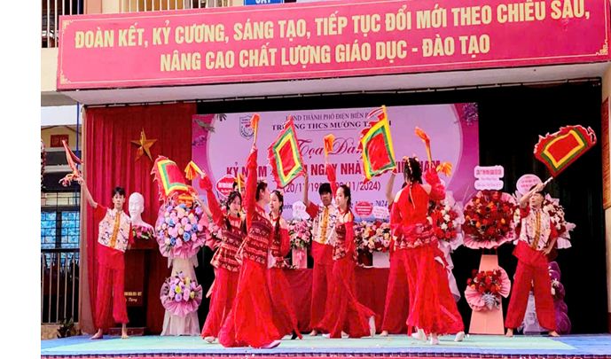 Trường THCS Mường Thanh long trọng tổ chức buổi toạ đàm kỷ niệm 42 năm ngày nhà giáo Việt Nam (20/11/1982 - 20/11/2024).