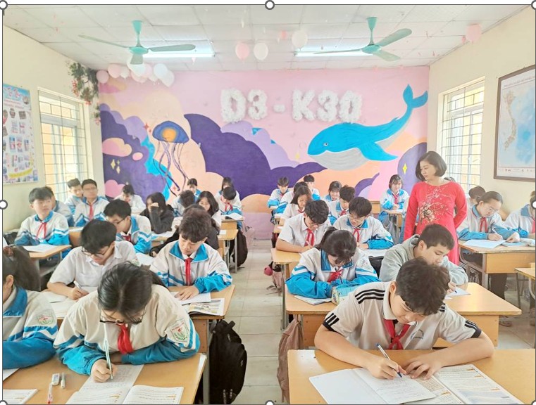 Công đoàn Trường THCS Mường Thanh hưởng ứng “ tuần lễ áo dài”.