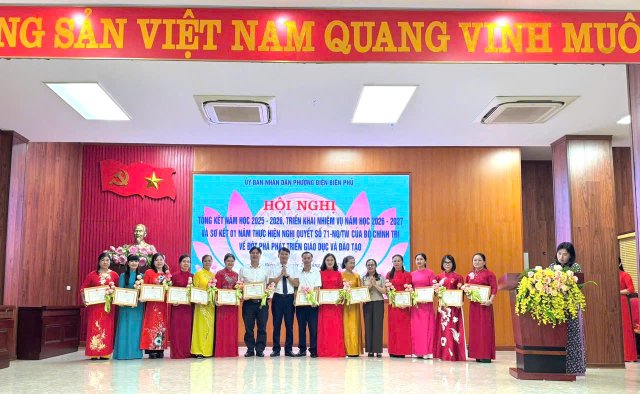 Trường THCS Mường Thanh tham gia hội nghị tổng kết năm học 2025 – 2026 của UBND phường Điện Biên Phủ.