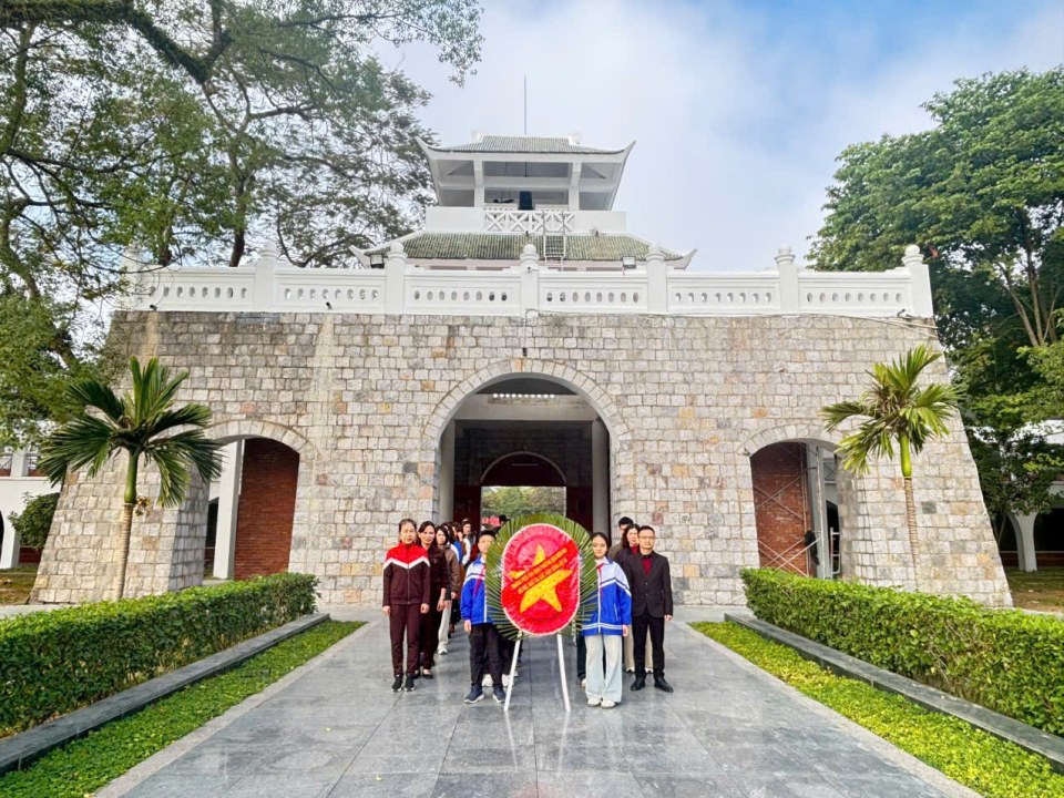 Tưởng niệm các anh hùng liệt sĩ nhân kỷ niệm ngày thành lập quân đội nhân dân Việt Nam (22/12/1944- 22/12/2025)