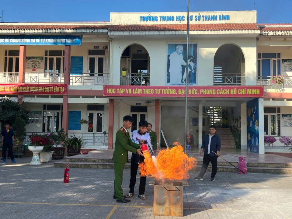 Trường THCS Thanh Bình tích cực tham gia tập huấn phòng cháy chữa cháy và cứu nạn cứu hộ năm 2024