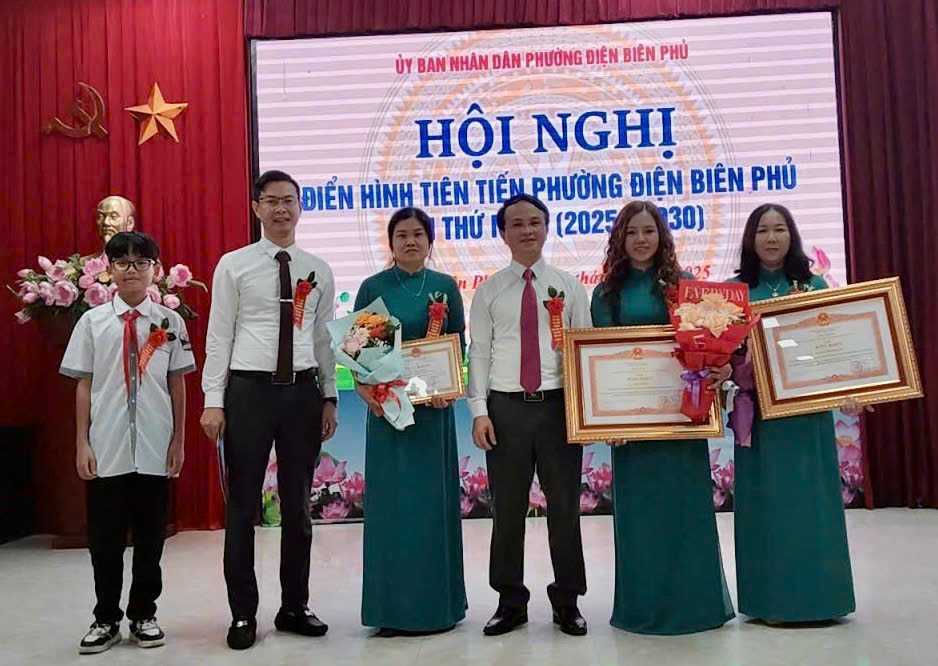 Trường THCS Thanh Bình tham dự hội nghị điển hình tiên tiến phường Điện Biên Phủ lần thứ i (2025 – 2030)