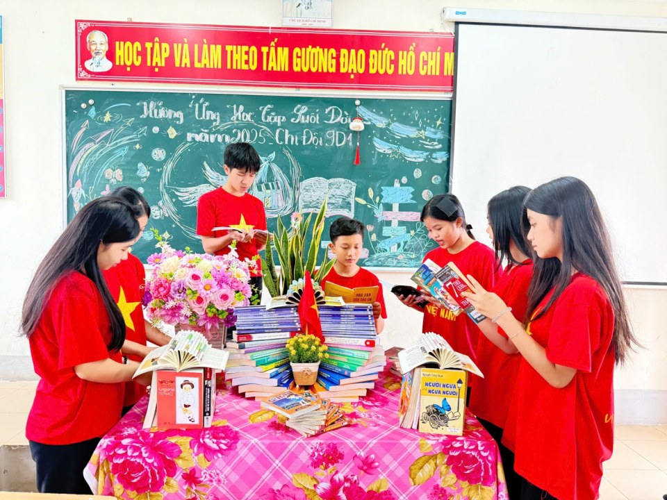 Trường THCS Thanh Bình phối hợp với thư viện tỉnh Điện Biên tổ chức tuần lễ hưởng ứng học tập suốt đời năm 2025