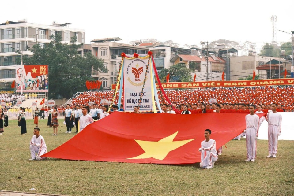 Trường THCS Thanh Bình, phường Điện Biên Phủ tham gia màn vẫy cờ hoa tại đại hội thể dục thể thao tỉnh Điện Biên lần thứ xii năm 2026