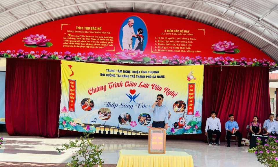 Thầy và trò Trường THCS Thanh Bình chung tay ủng hộ trung tâm nghệ thuật tình thương đà nẵng
