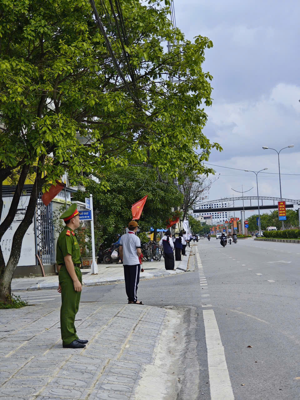 Trường THCS Thanh Bình tham gia phục vụ lễ đón nhận, truy điệu và an táng hài cốt liệt sĩ