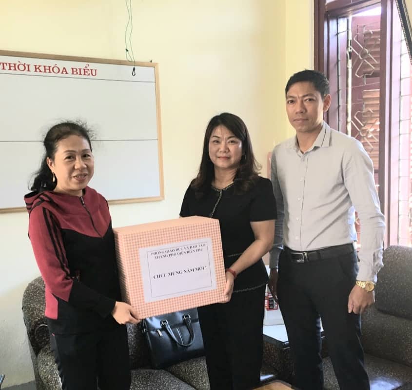 Vui mừng được đón ban lãnh đạo phòng giáo dục và đào tạo đến thăm và chúc Tết nhà trường
