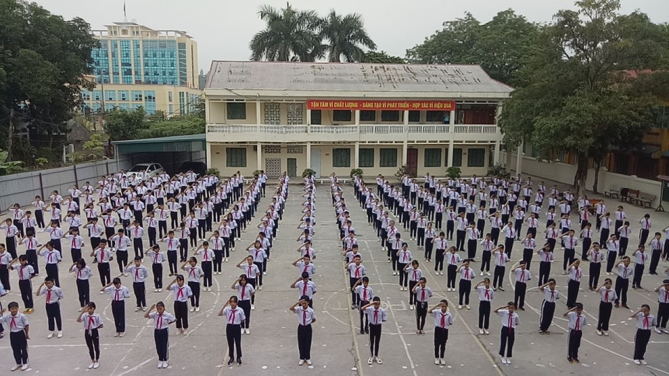 Hoạt động tập thể đầu giờ chào mừng ngày nhà giáo Việt Nam 20-11