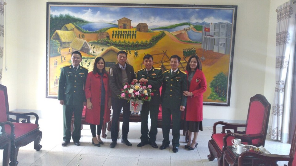 Thầy trò Trường THCS Trần Can chào mừng 76 năm ngày thành lập qđndvn