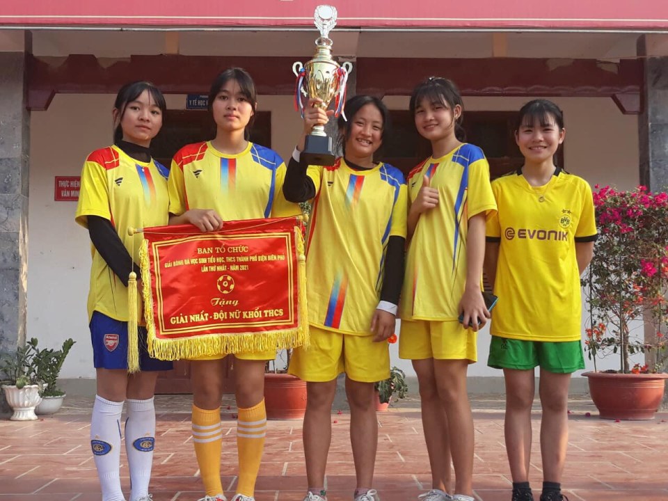 Trường THCS Trần Can tham gia thành công giải bóng đá tiểu học, THCS lần thứ nhất năm 2021