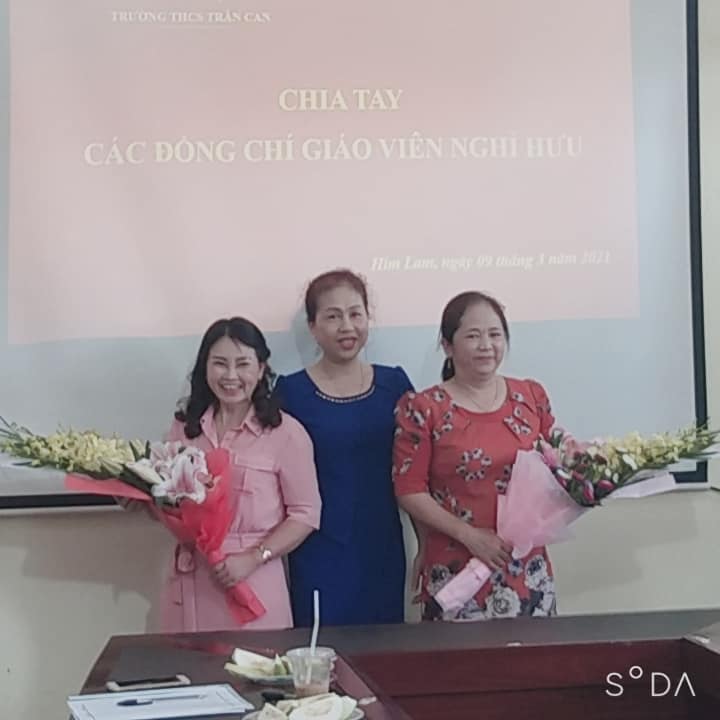 Chia tay 2 đòng chí nghỉ hưu