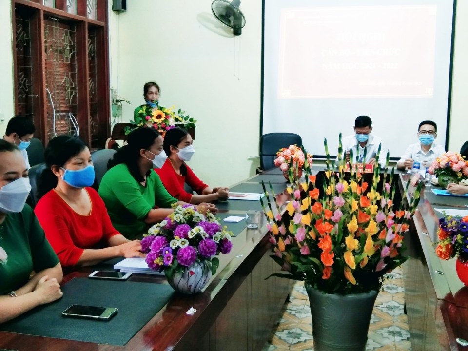 Trường THCS Trần Can tổ chức thành công hội nghị công nhân viên chức năm học 2021-2022