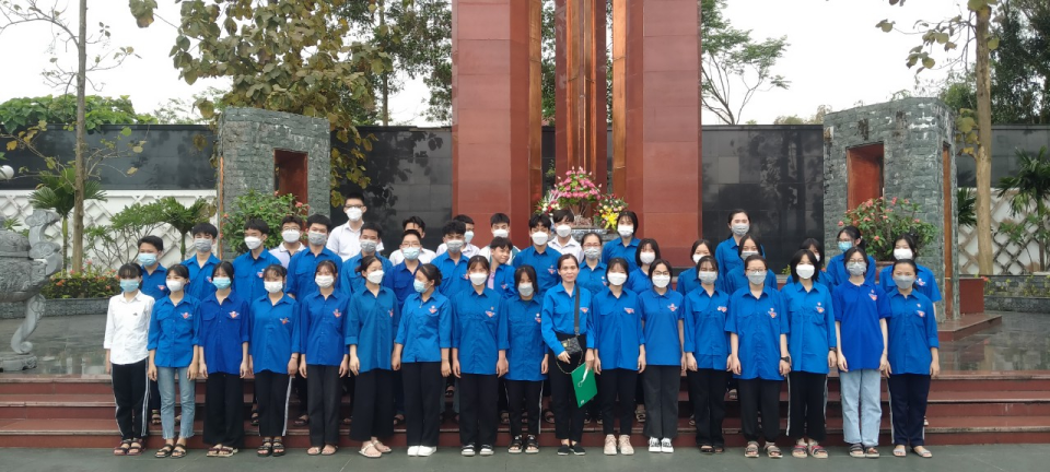 Đoàn viên Trường THCS Trần Can kỉ niệm 132 năm ngày sinh chủ tịch Hồ Chí Minh