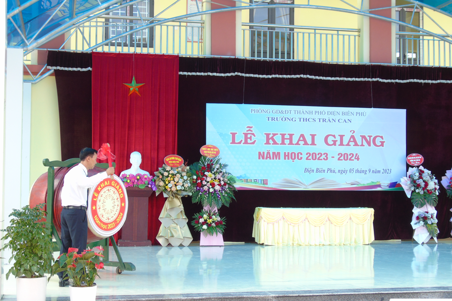 Tưng bừng khai giảng năm học mới