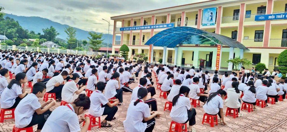 Tuyên truyền kiến thức an toàn giao thông – Hành trang cho học sinh trên mọi nẻo đường