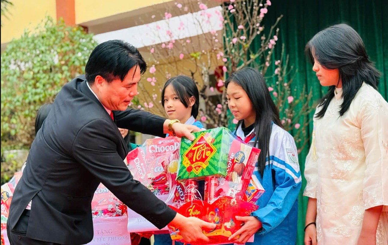 Xuân yêu thương – Tết sẻ chia