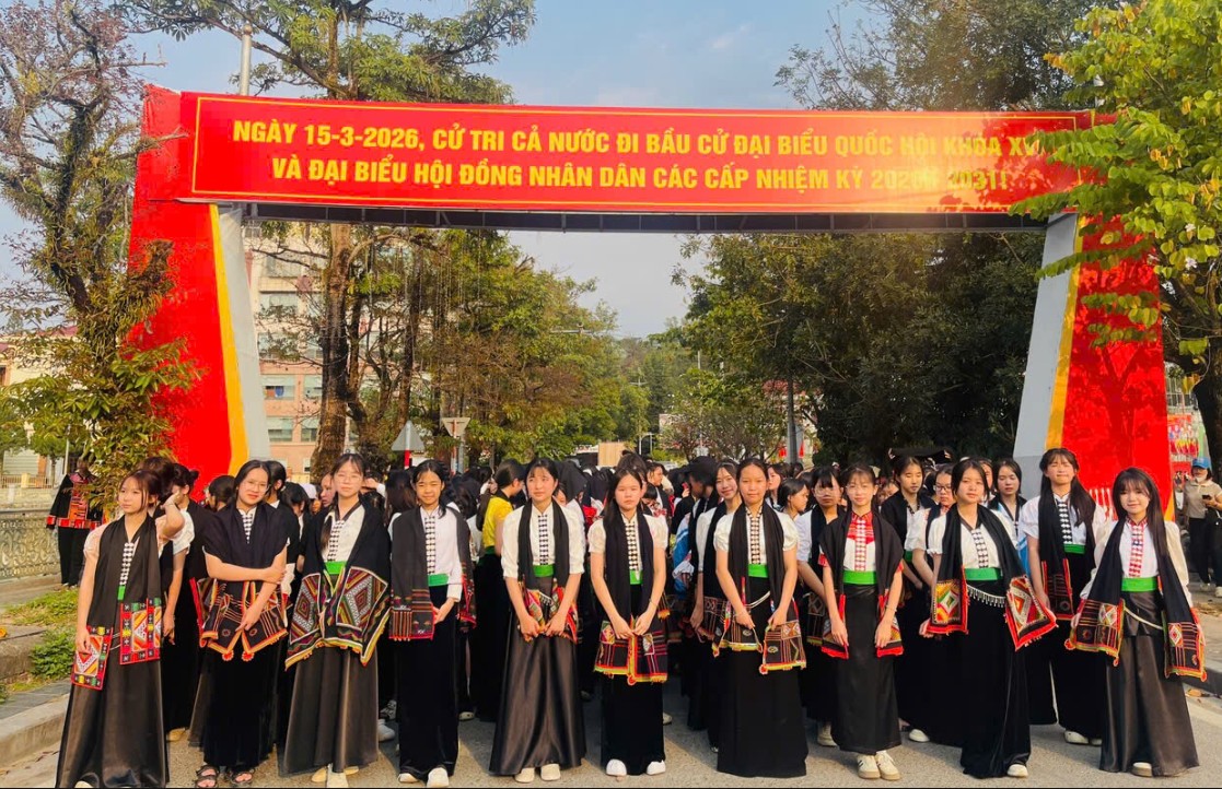 Trường THCS Mường Thanh tham gia lễ hội carnaval đường phố