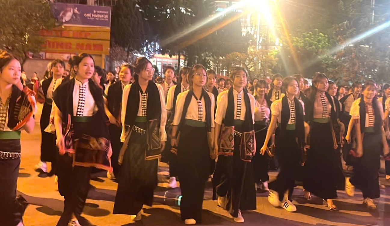 Trường THCS Mường Thanh tham gia lễ hội carnaval đường phố