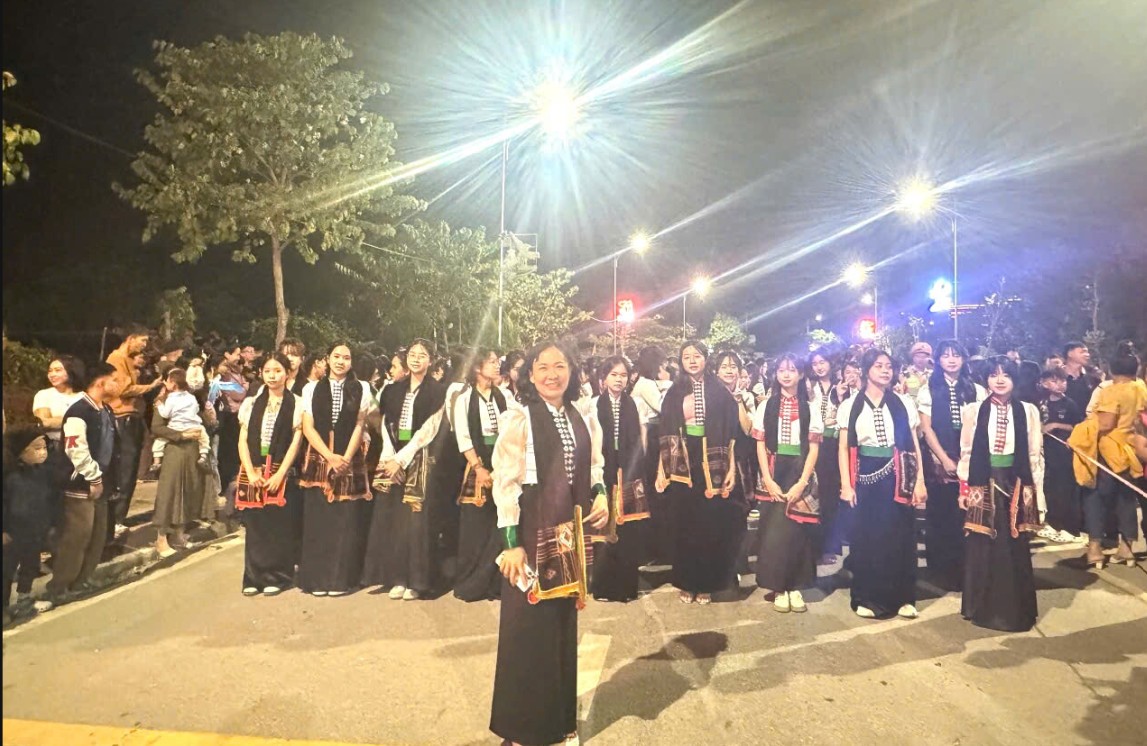 Trường THCS Mường Thanh tham gia lễ hội carnaval đường phố