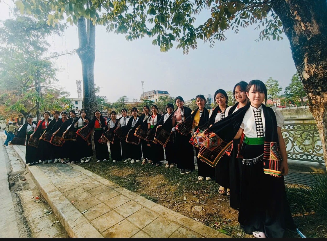 Trường THCS Mường Thanh tham gia lễ hội carnaval đường phố