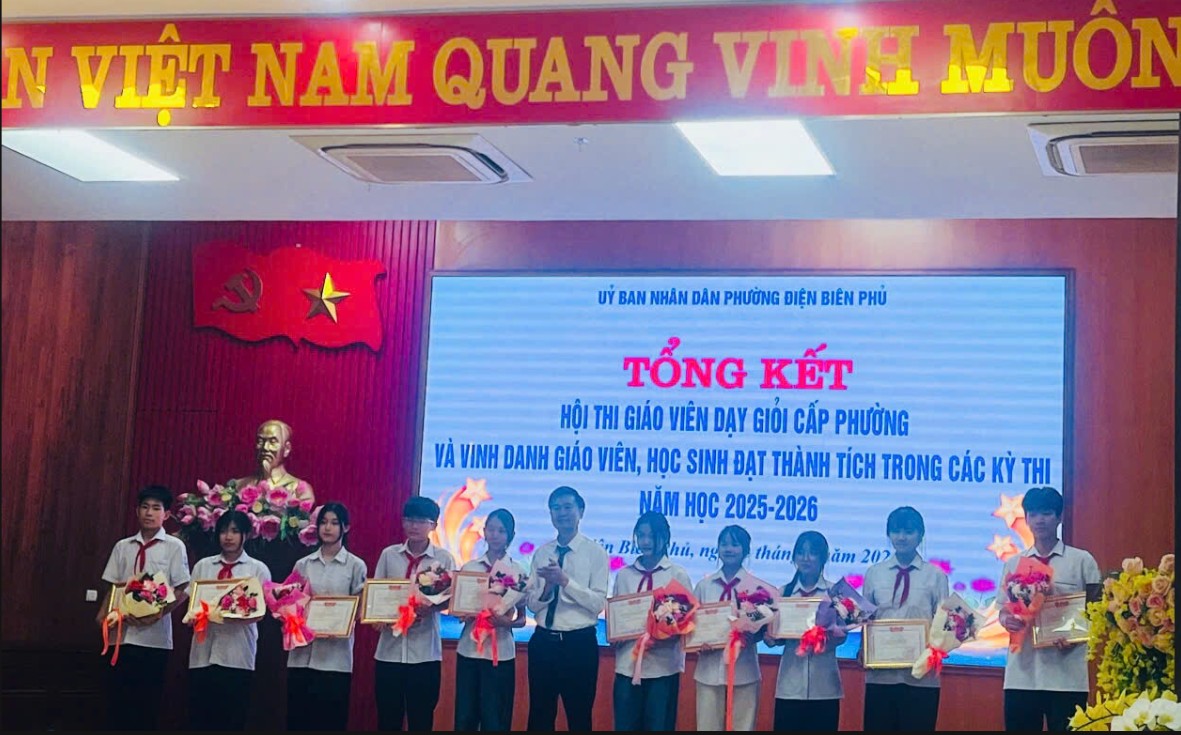 Trường THCS Mường Thanh tham dự tổng kết hội thi giáo viên giỏi cấp phường và vinh danh giáo viên, học sinh đạt thành tích trong các kỳ thi năm học 2025 – 2026.