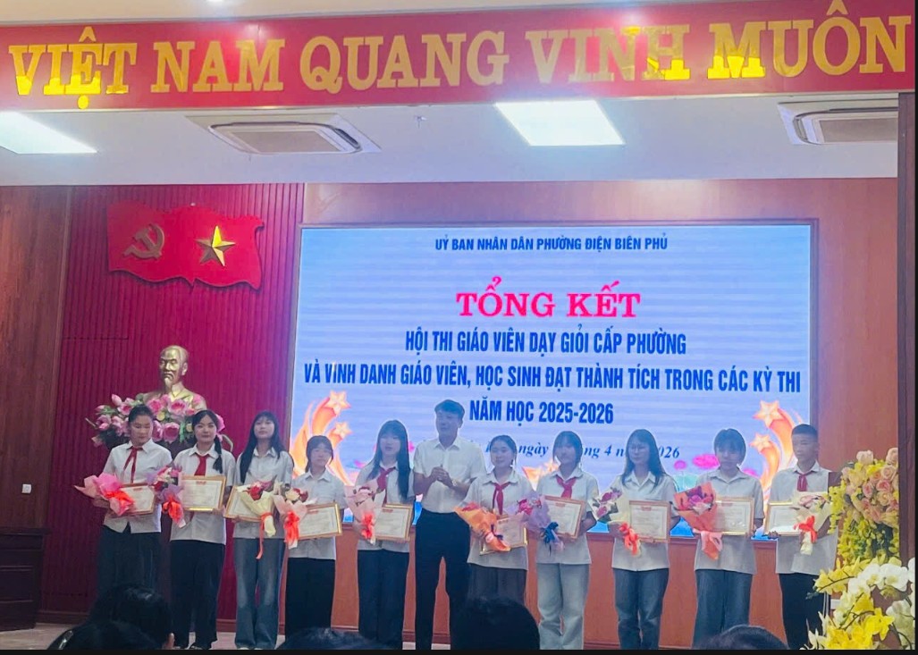 Trường THCS Mường Thanh tham dự tổng kết hội thi giáo viên giỏi cấp phường và vinh danh giáo viên, học sinh đạt thành tích trong các kỳ thi năm học 2025 – 2026.