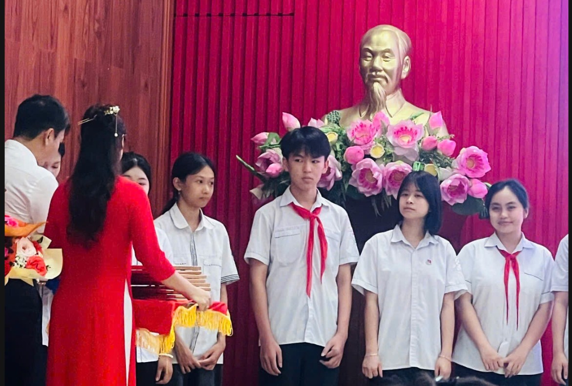 Trường THCS Mường Thanh tham dự tổng kết hội thi giáo viên giỏi cấp phường và vinh danh giáo viên, học sinh đạt thành tích trong các kỳ thi năm học 2025 – 2026.