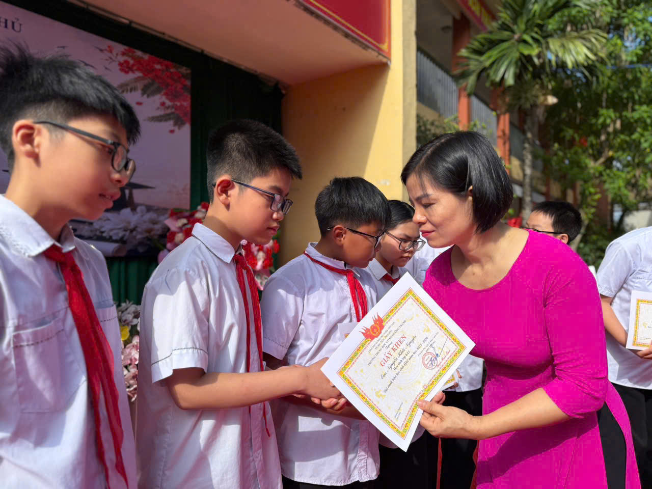 Rực rỡ sắc phượng hồng: Trường THCS Mường Thanh tổ chức lễ tổng kết năm học 2025-2026