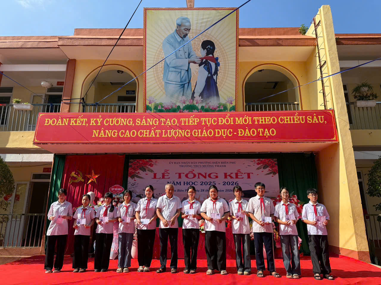 Rực rỡ sắc phượng hồng: Trường THCS Mường Thanh tổ chức lễ tổng kết năm học 2025-2026