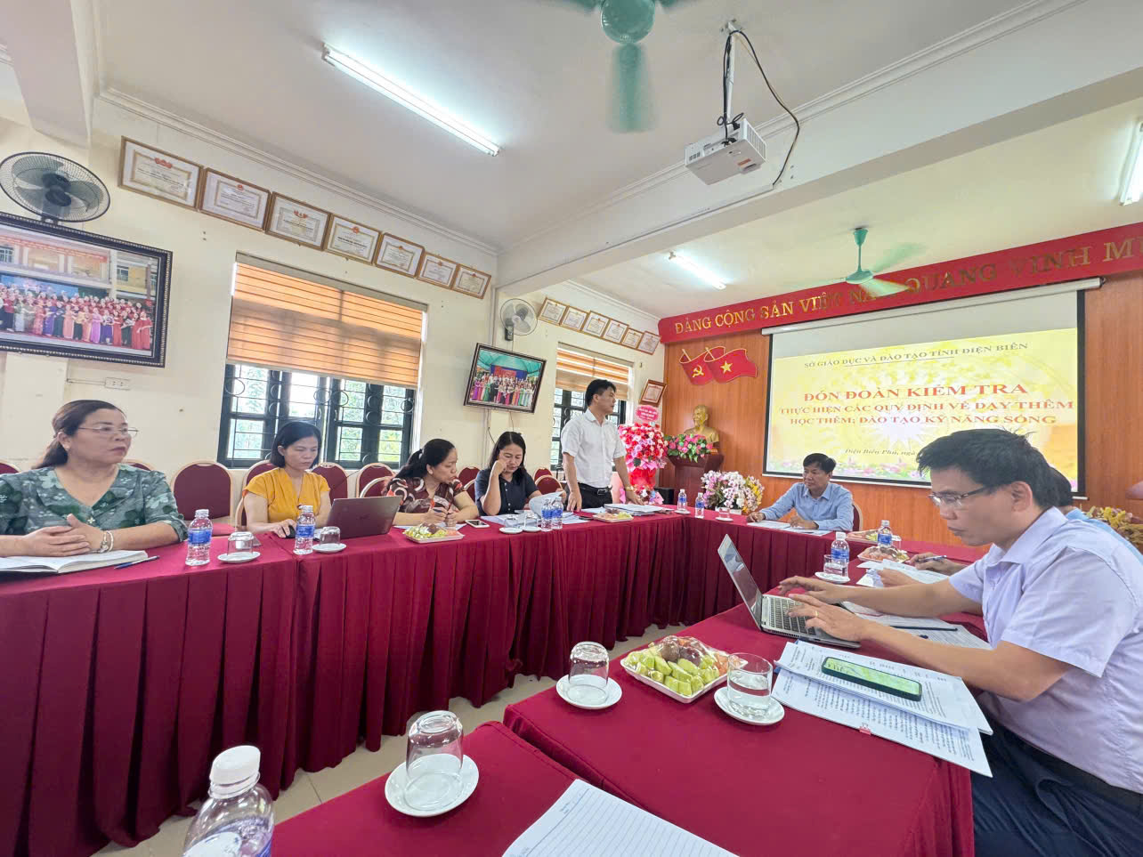 Trường THCS Mường Thanh đón đoàn của sở GD&ĐT Điện Biên về kiểm tra việc thực hiện các quy định về dạy thêm, học thêm; đào tạo kĩ năng sống.