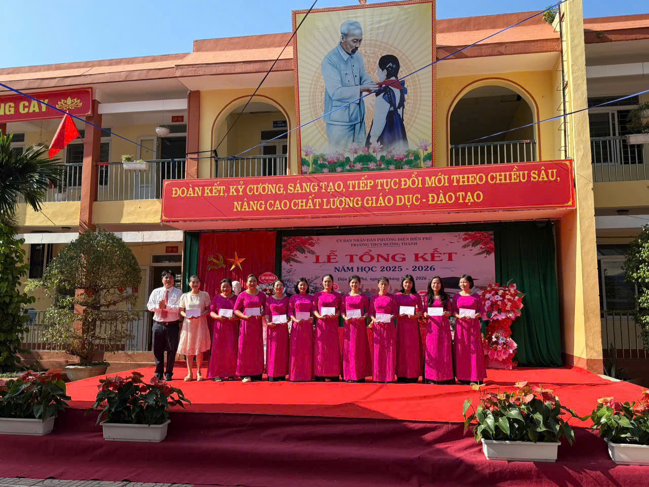 Rực rỡ sắc phượng hồng: Trường THCS Mường Thanh tổ chức lễ tổng kết năm học 2025-2026