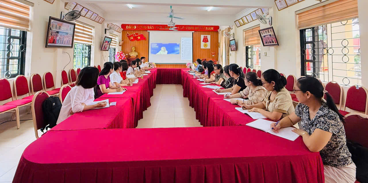 Trường THCS Mường Thanh tích cực tham gia hội thảo webinar toàn quốc về đưa tiếng anh thành ngôn ngữ thứ hai trong trường học