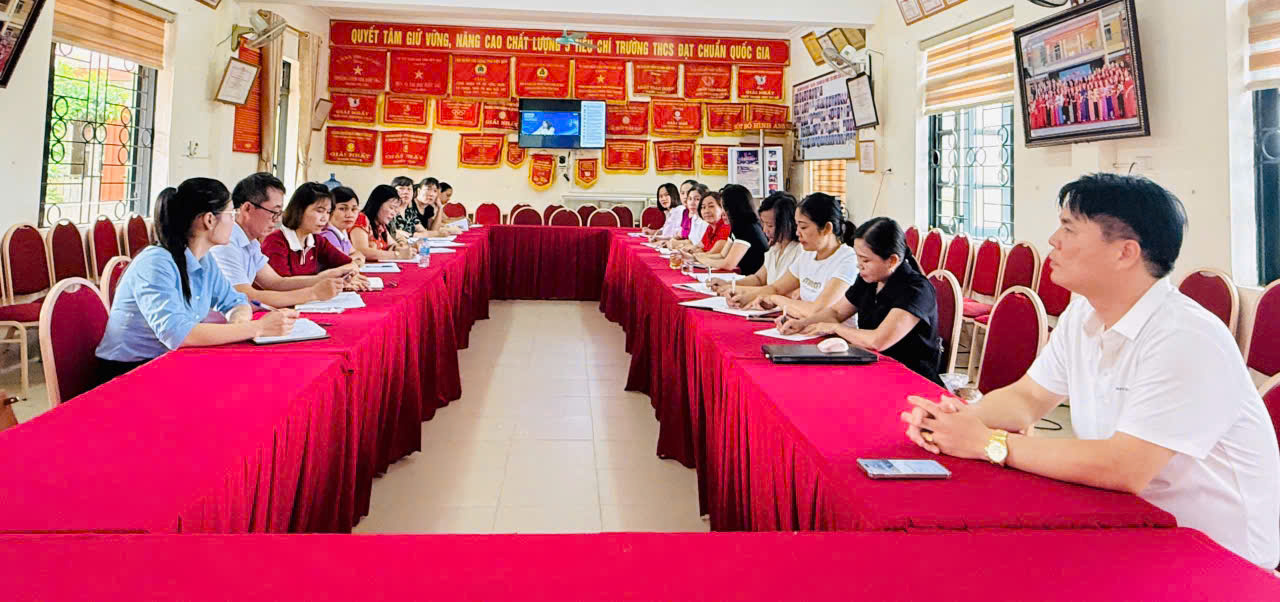 Trường THCS Mường Thanh tích cực tham gia hội thảo webinar toàn quốc về đưa tiếng anh thành ngôn ngữ thứ hai trong trường học