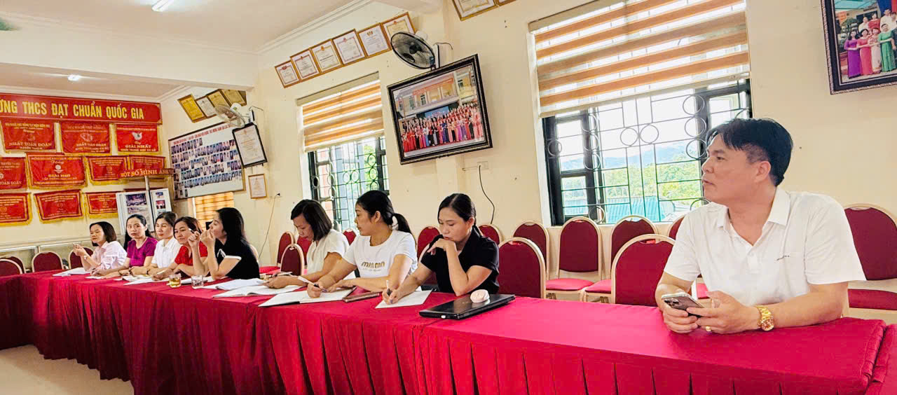Trường THCS Mường Thanh tích cực tham gia hội thảo webinar toàn quốc về đưa tiếng anh thành ngôn ngữ thứ hai trong trường học