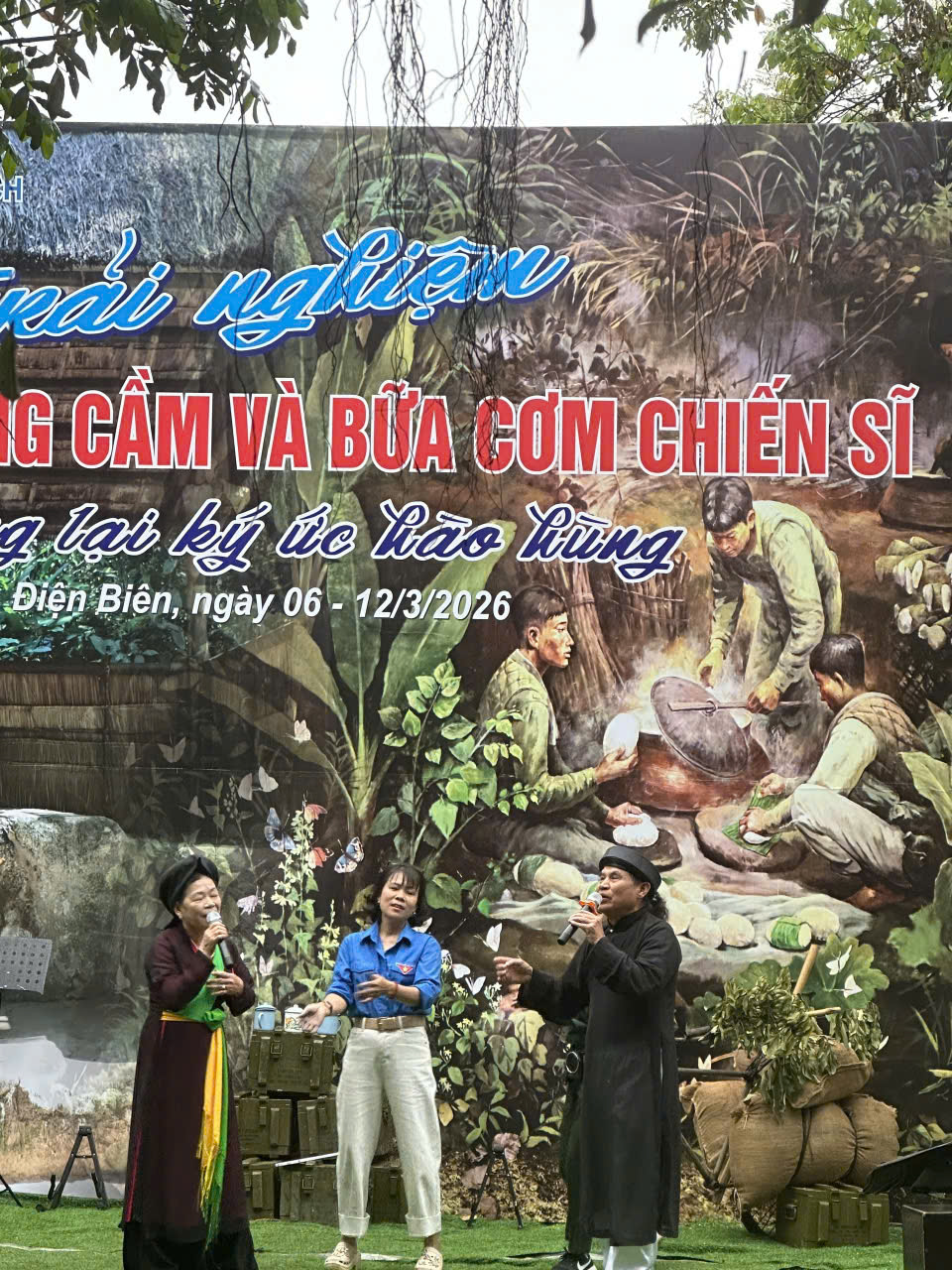 Hành trình về nguồn trải nghiệm “bếp hoàng cầm, bữa cơm chiến sĩ”