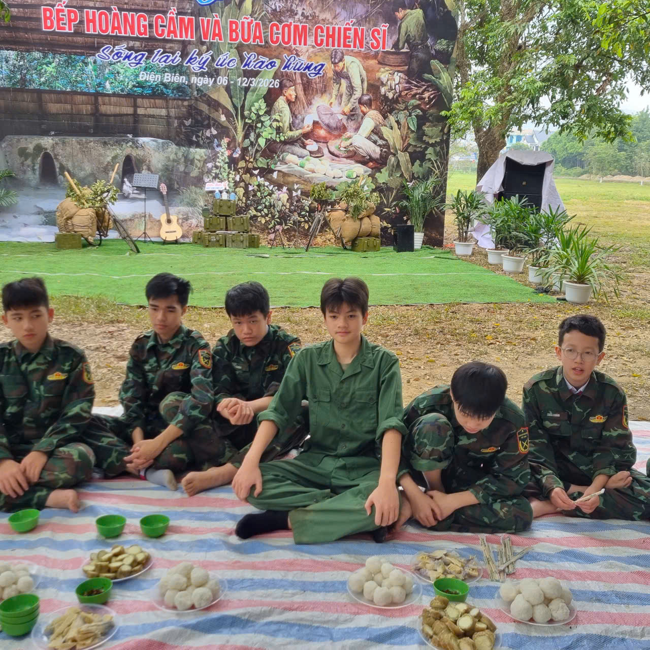 Hành trình về nguồn trải nghiệm “bếp hoàng cầm, bữa cơm chiến sĩ”