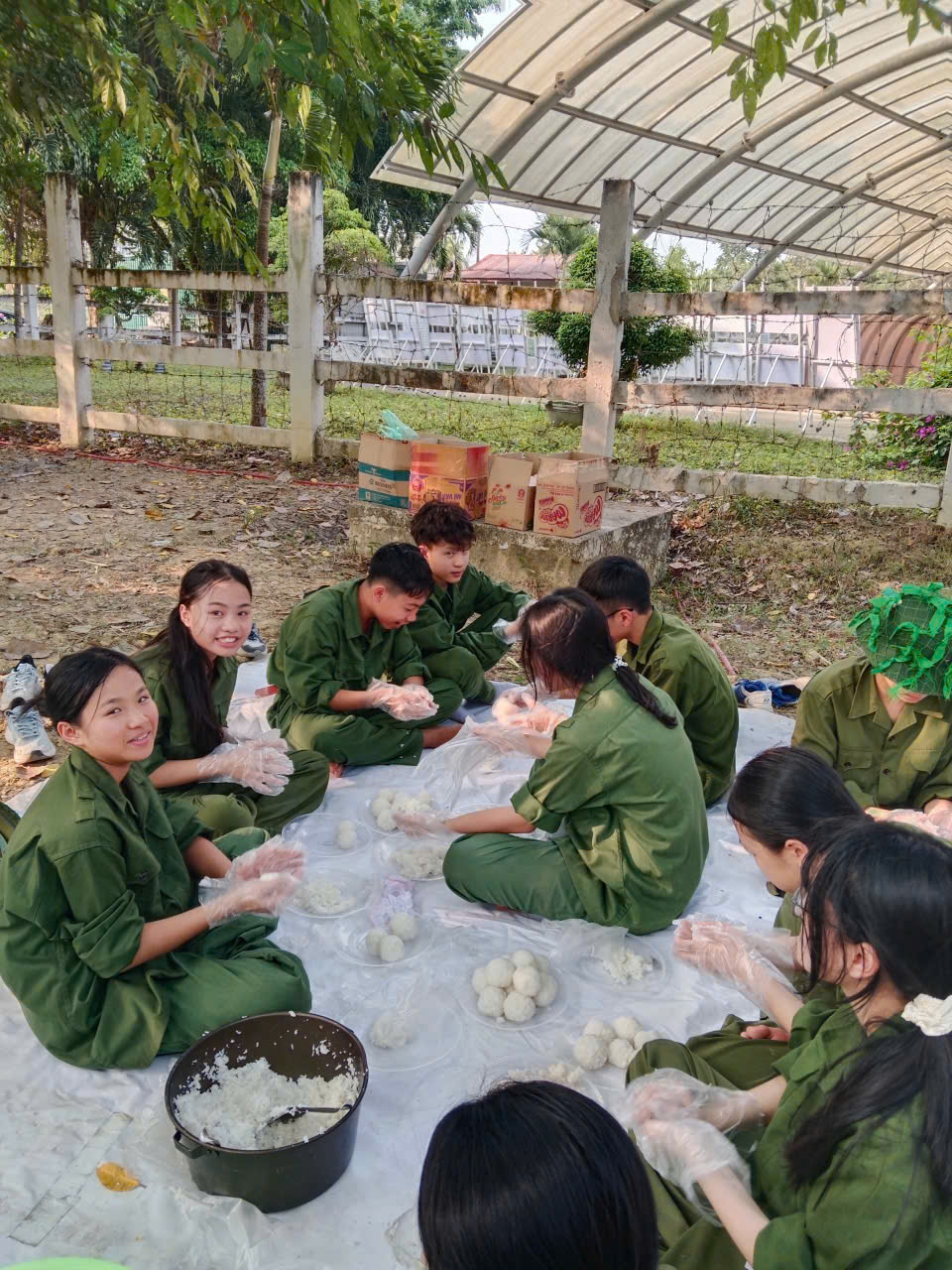 Hành trình về nguồn trải nghiệm “bếp hoàng cầm, bữa cơm chiến sĩ”