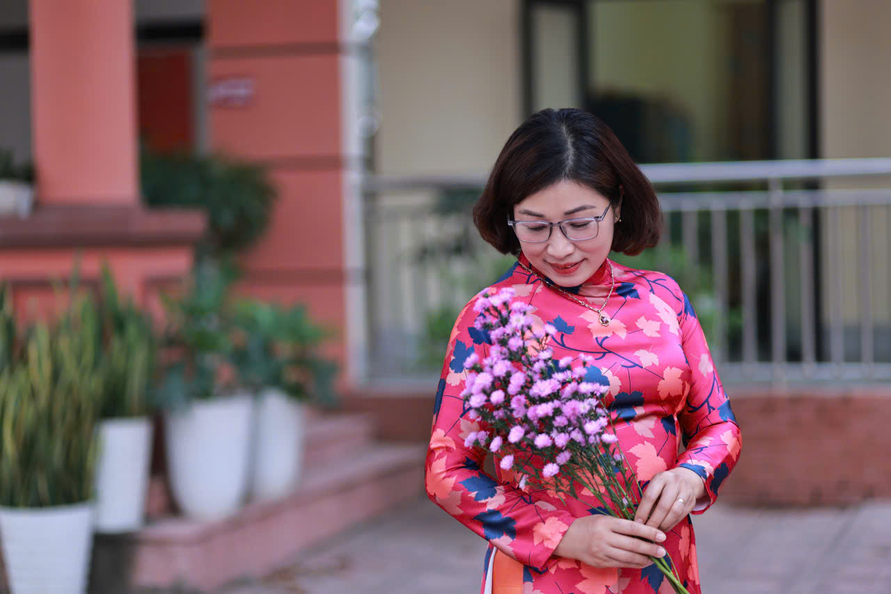 Hương sắc tháng ba: Khi tà áo dài làm đẹp thêm mái Trường THCS Tân Bình