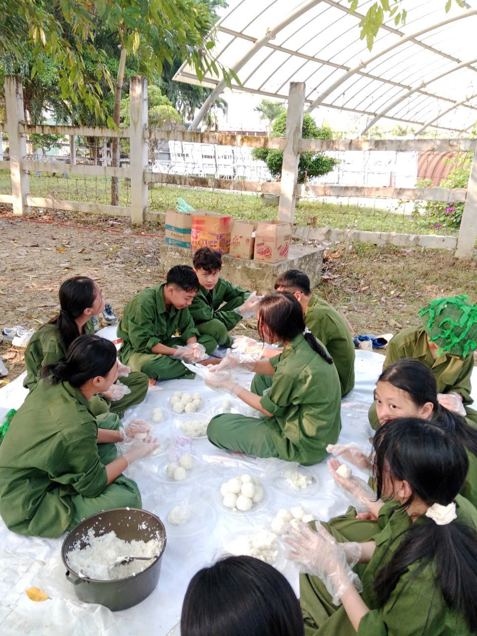 Hành trình về nguồn trải nghiệm “bếp hoàng cầm, bữa cơm chiến sĩ”