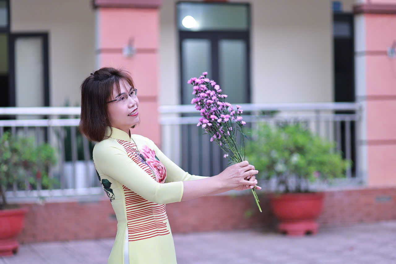 Hương sắc tháng ba: Khi tà áo dài làm đẹp thêm mái Trường THCS Tân Bình