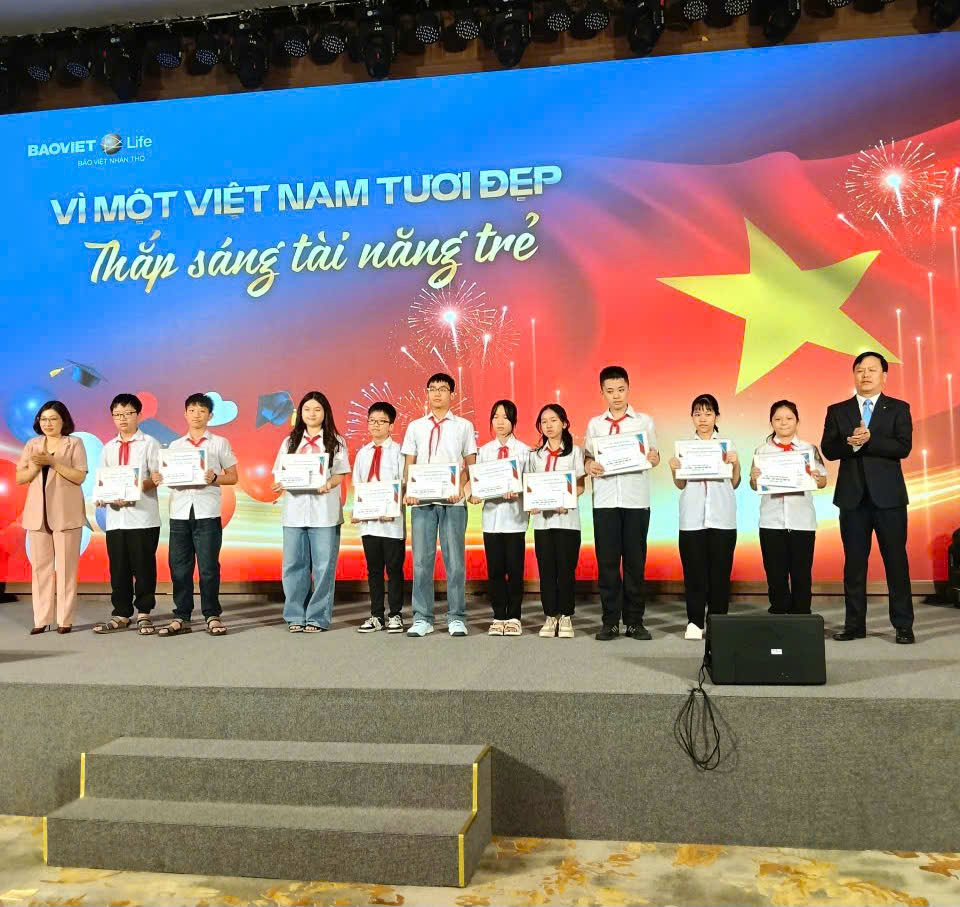 Công ty Bảo Việt Nhân thọ Điện Biên phối hợp với trường THCS Tân Bình triển khai chương trình học bổng “Thắp sáng tài năng trẻ” năm 2026