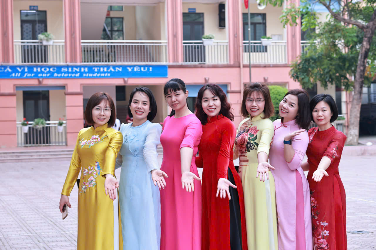 Hương sắc tháng ba: Khi tà áo dài làm đẹp thêm mái Trường THCS Tân Bình