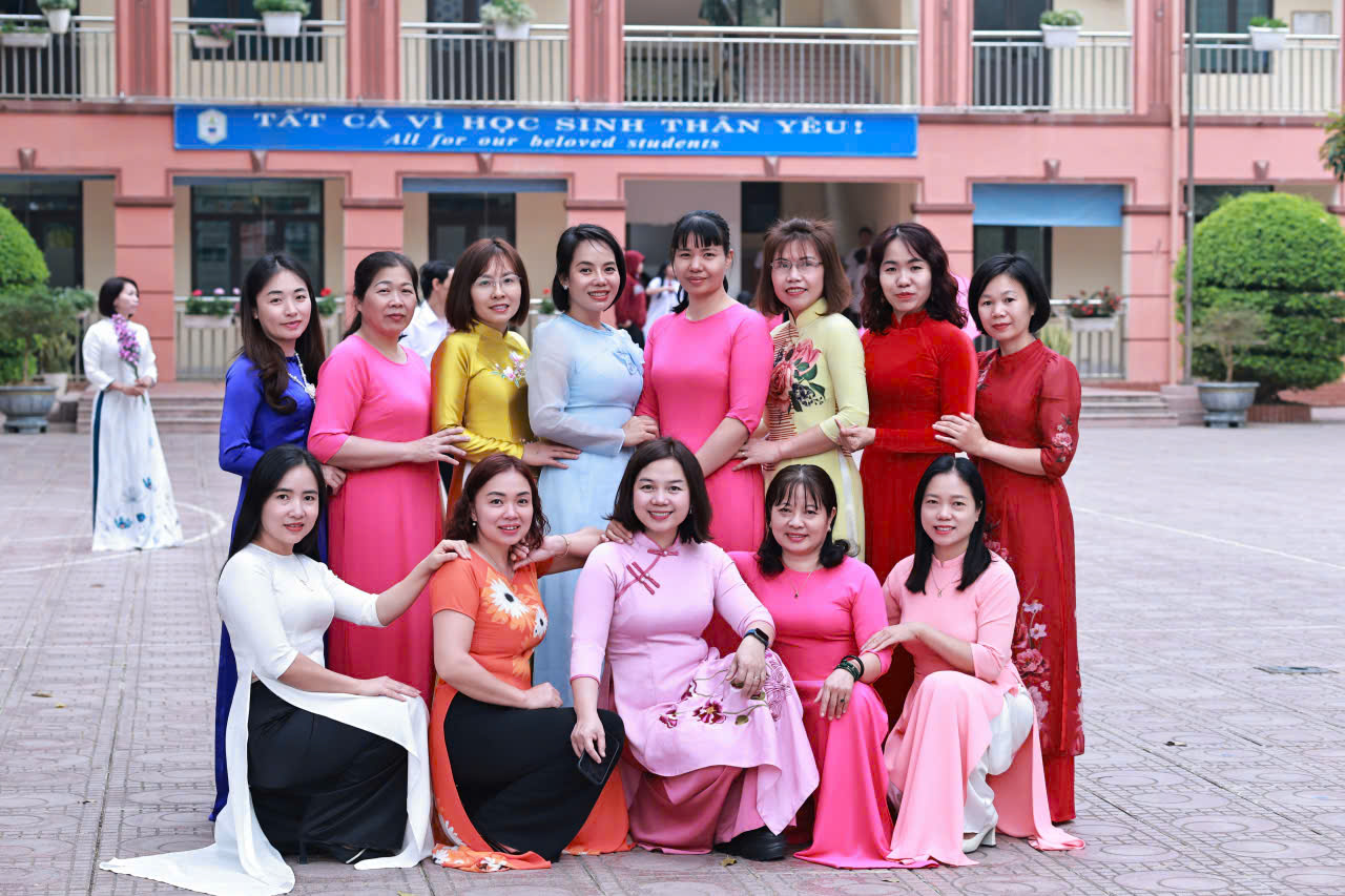Hương sắc tháng ba: Khi tà áo dài làm đẹp thêm mái Trường THCS Tân Bình