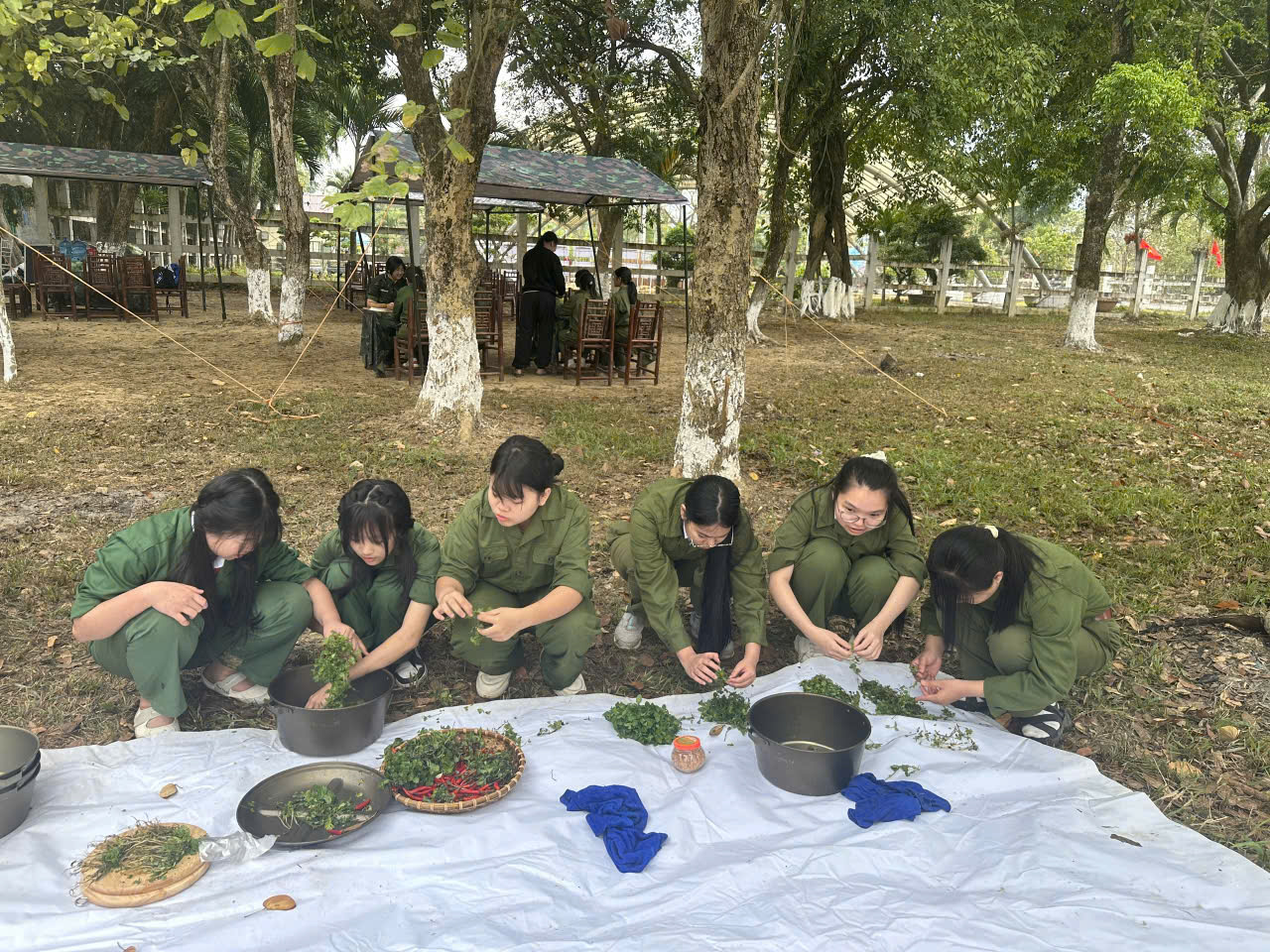 Hành trình về nguồn trải nghiệm “bếp hoàng cầm, bữa cơm chiến sĩ”