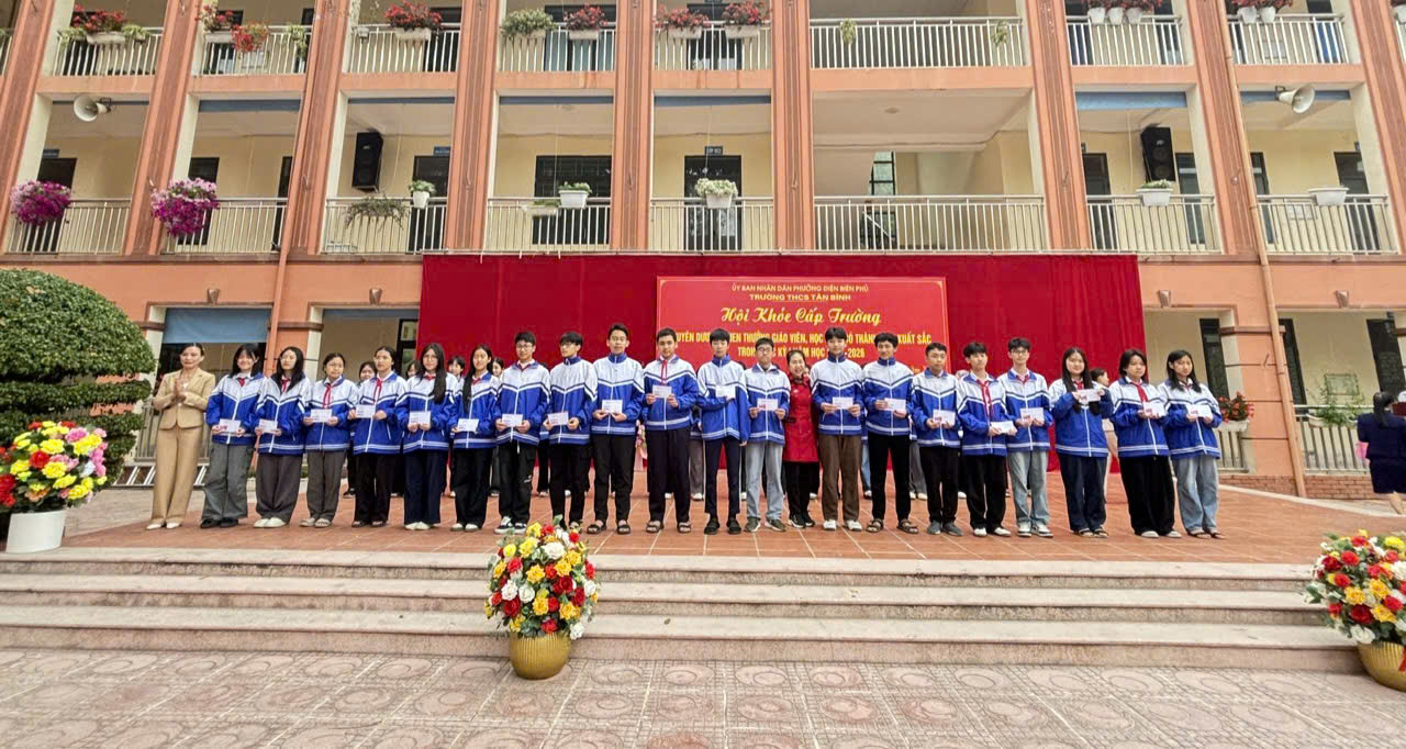 Trường THCS Tân Bình - Rực rỡ sắc màu trong Hội khỏe Phù Đổng cấp trường và vinh danh những "hạt giống vàng" đạt kết quả cao trong các kì thi chọn hsg các môn văn hoá lớp 9; khoa học kĩ thuật cấp phường, cấp tỉnh năm học 2025-2026.