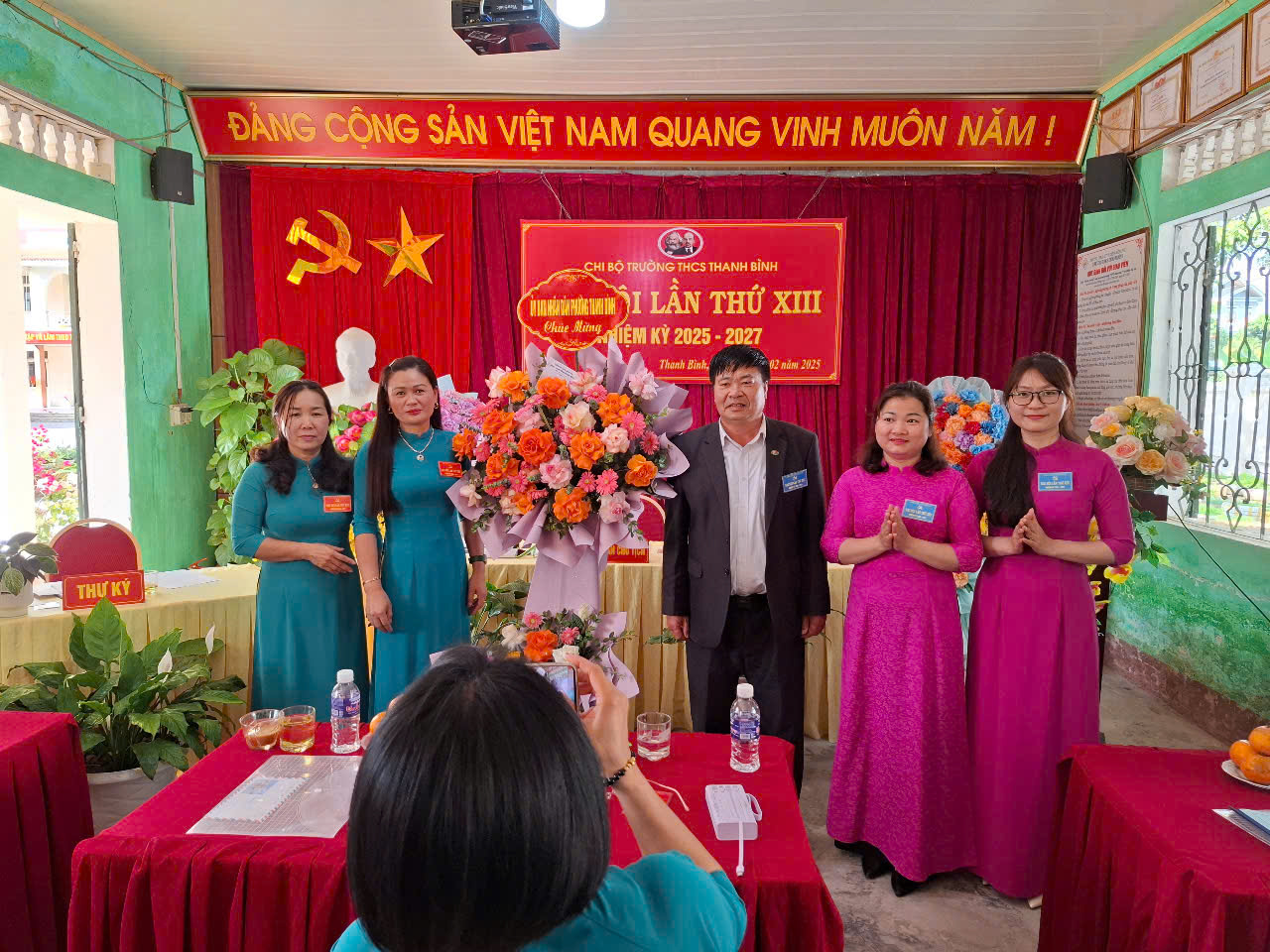Trường THCS Thanh Bình tổ chức thành công đại hội Chi bộ nhiệm kỳ 2025-2027