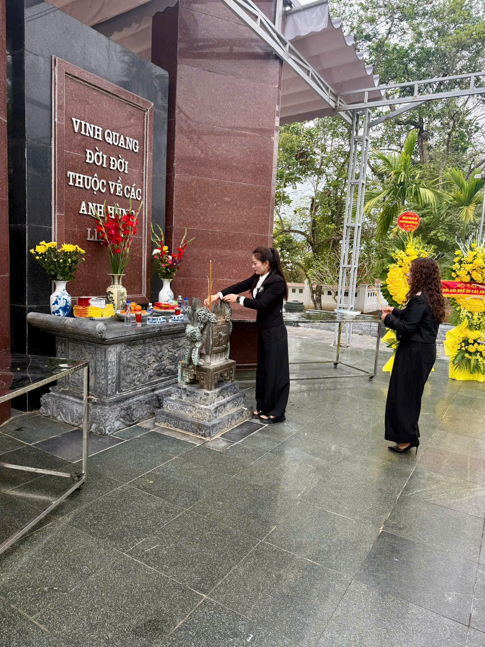 Cbgvnv Trường THCS Thanh Bình – Phường Điện Biên Phủ thăm viếng nghĩa trang liệt sĩ độc lập