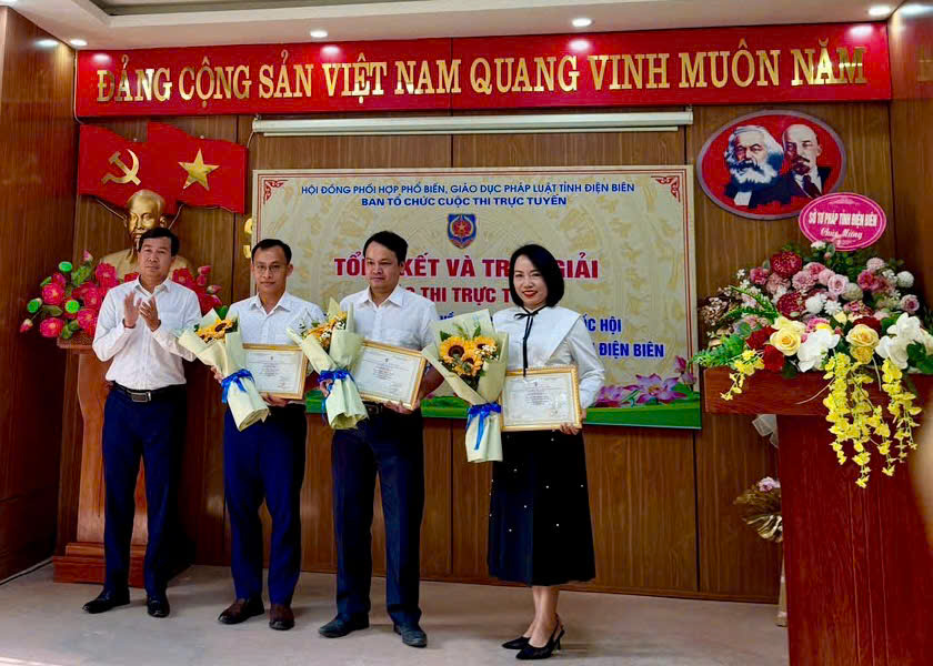 Cô giáo Lò Thị Hương Quyên đạt giải Khuyến khích Cuộc thi trực tuyến “Tìm hiểu pháp luật về bầu cử đại biểu Quốc hội và đại biểu Hội đồng nhân dân”