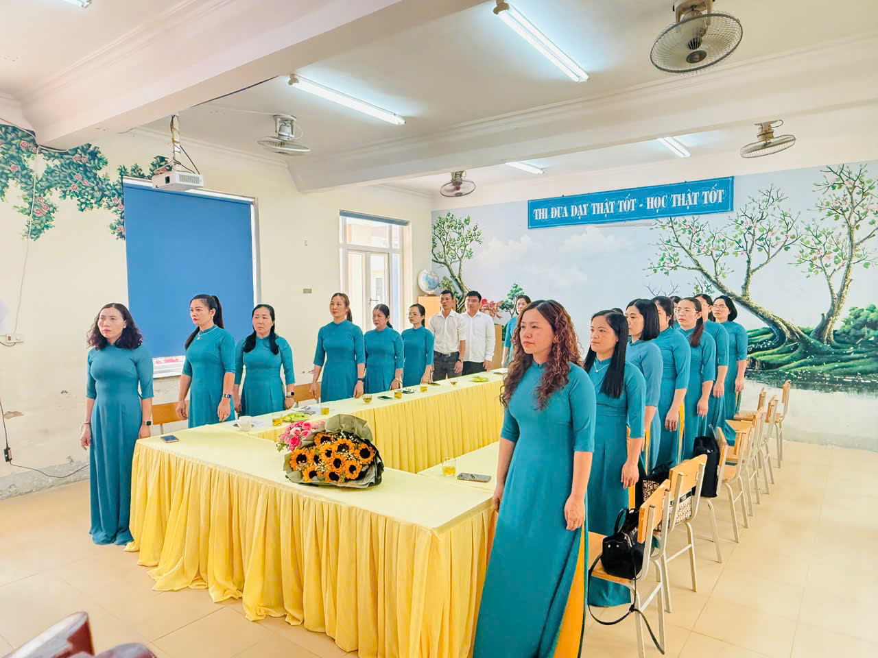 Chi bộ Trường THCS Thanh Bình - Đảng uỷ phường Điện Biên Phủ tổ chức lễ kết nạp Đảng viên mới