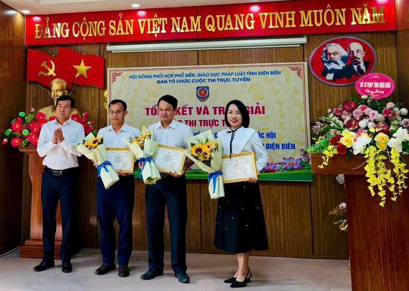 Cô giáo Lò Thị Hương Quyên đạt giải Khuyến khích Cuộc thi trực tuyến “Tìm hiểu pháp luật về bầu cử đại biểu Quốc hội và đại biểu Hội đồng nhân dân”